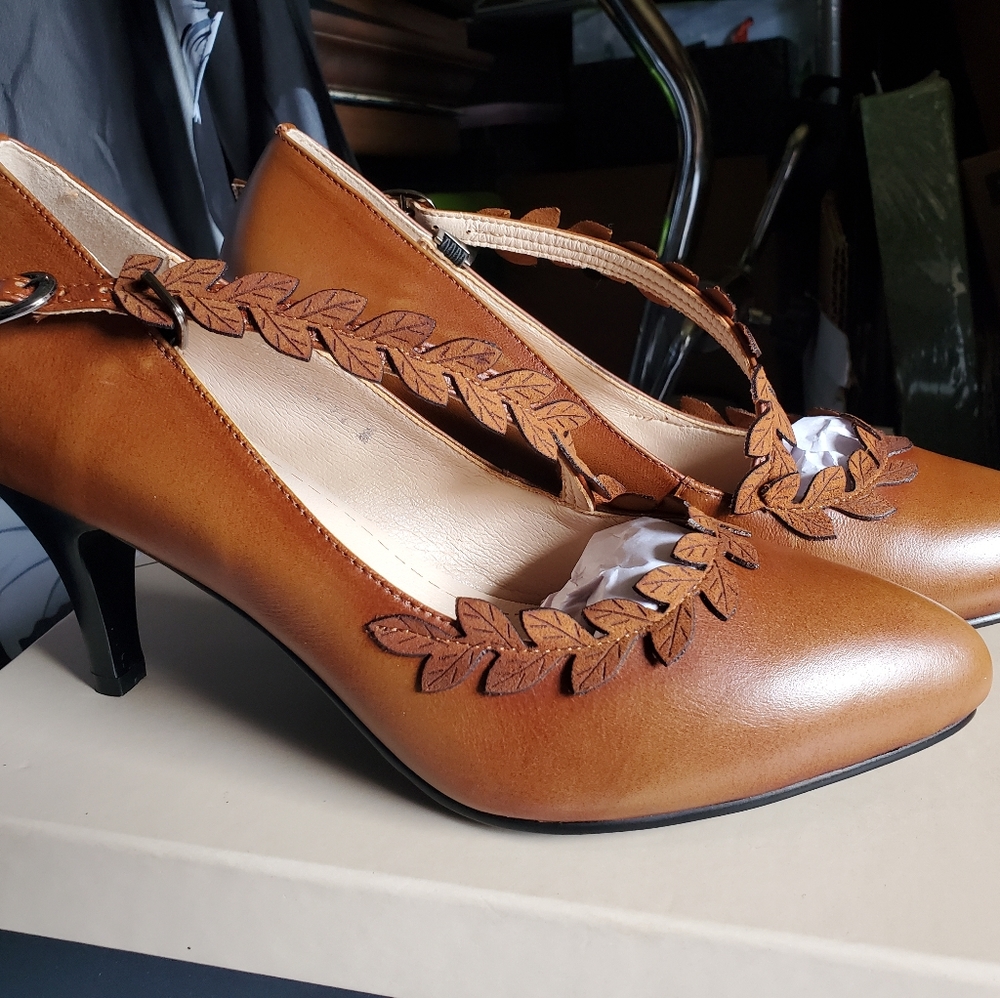 Ecosusi brown vegan leather heels